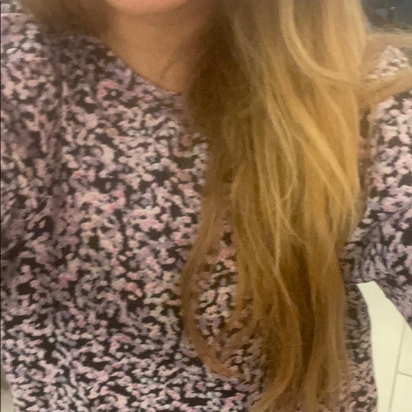 Shoulder pad flower blouse - Picture 2 of 3